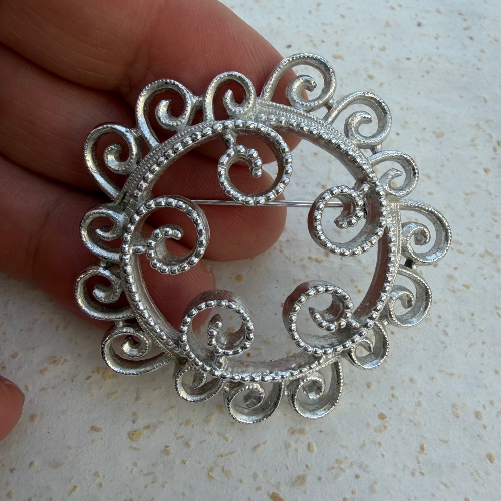 Sarah Coventry Vintage Silver Tone Filigree Scroll Circle Brooch Pin Ornate 1.75